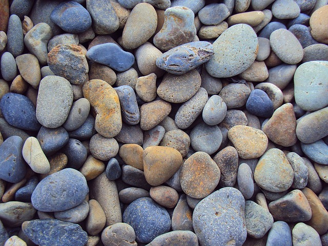 The benefits of adding small landscaping rock to your yard.