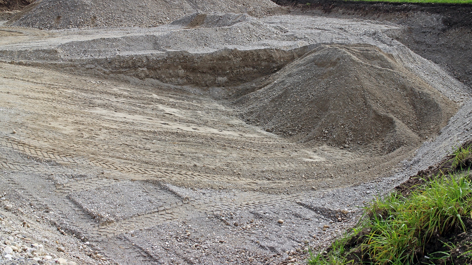 Sand or Soil What is Best for Your Next Landscape Project? FraDor Tips